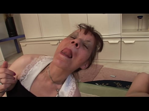 ❤️ To bestemødre og en bestefar har en trekant Hjemmelaget porno ved no.xxxomg.ru ❌
