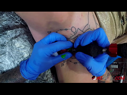 ❤️ Ekstremt tatovert hottie Sully Savage tok en tatovering på klitoris Hjemmelaget porno ved no.xxxomg.ru ❌