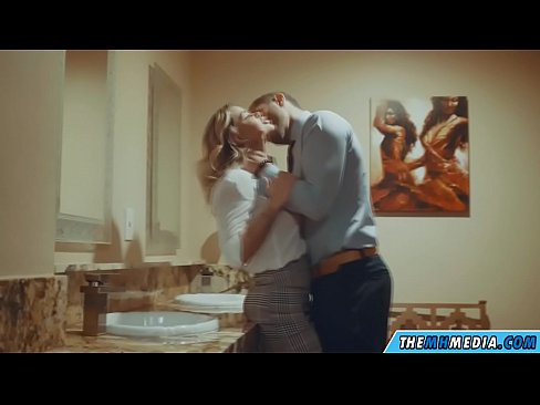 ❤️ Når en barmfagre blondine forfører deg på et offentlig toalett Hjemmelaget porno ved no.xxxomg.ru ❌